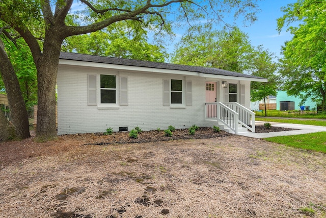 ranch-style home with crawl space and brick siding
