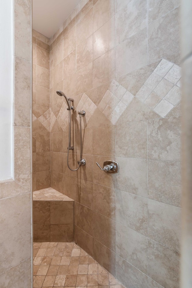 bathroom featuring a tile shower