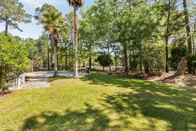 view of yard featuring an outdoor pool