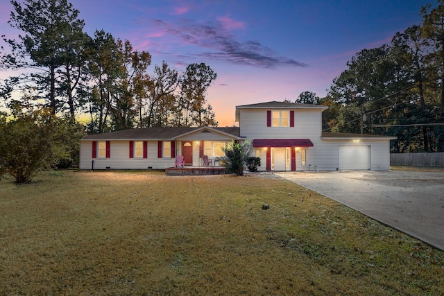 view of front facade featuring a garage and a lawn