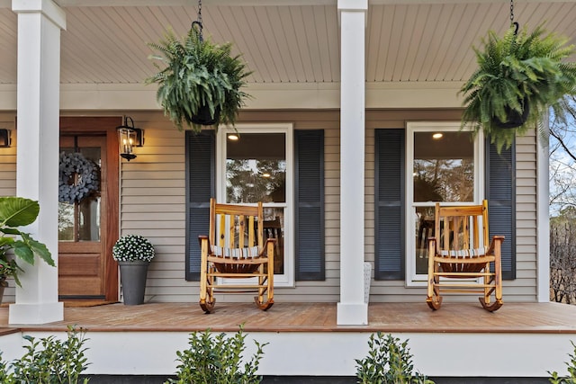 property entrance with covered porch