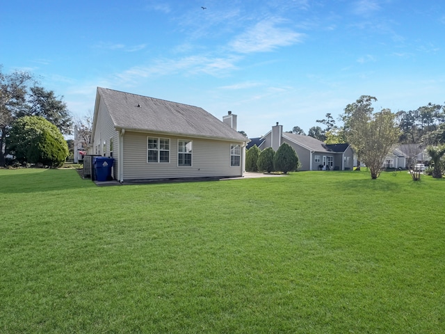 back of house featuring a yard