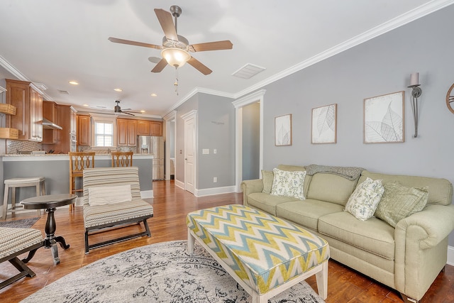 living room featuring ceiling fan, crown molding, recessed lighting, wood finished floors, and baseboards