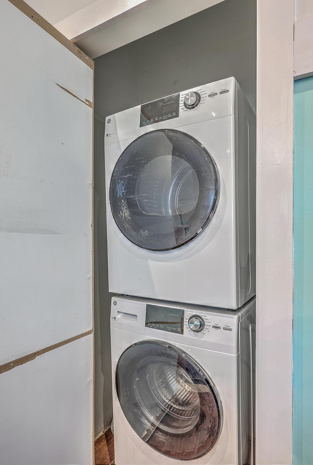 clothes washing area with stacked washer / dryer