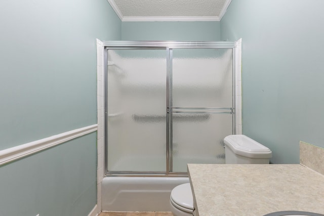 bathroom featuring crown molding, a textured ceiling, toilet, and bath / shower combo with glass door