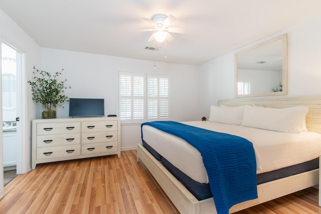 bedroom featuring light wood finished floors and a ceiling fan