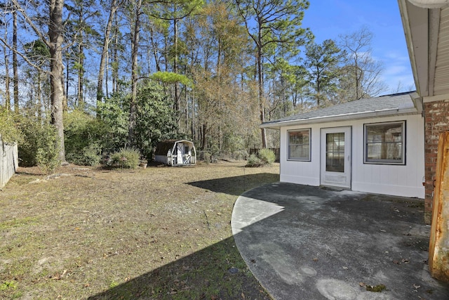 view of yard featuring a patio