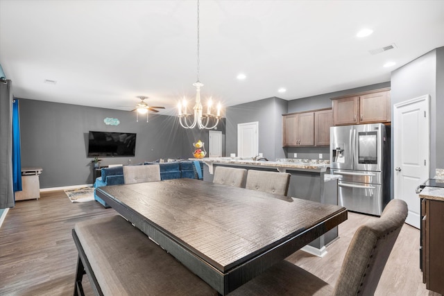 dining room with recessed lighting, visible vents, light wood-style flooring, and baseboards