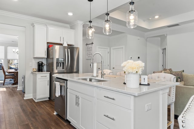 kitchen featuring dark wood-style floors, visible vents, ornamental molding, stainless steel appliances, and a sink