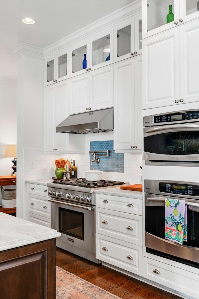 1527 Wando View St, Charleston, SC 29492 - kitchen with appliances with stainless steel finishes, under cabinet range hood, white cabinetry, recessed lighting, and crown molding