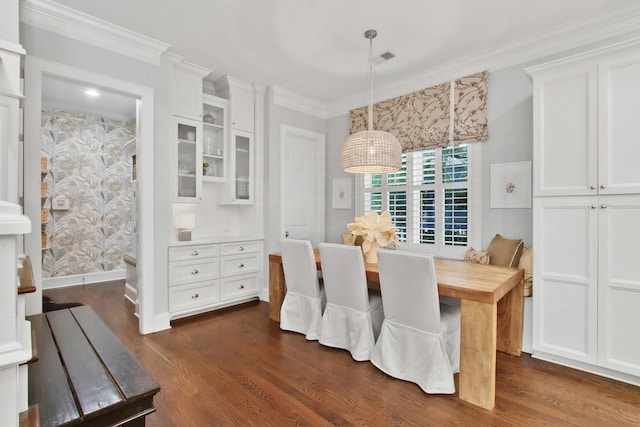 dining room featuring visible vents, dark wood-style floors, and ornamental molding