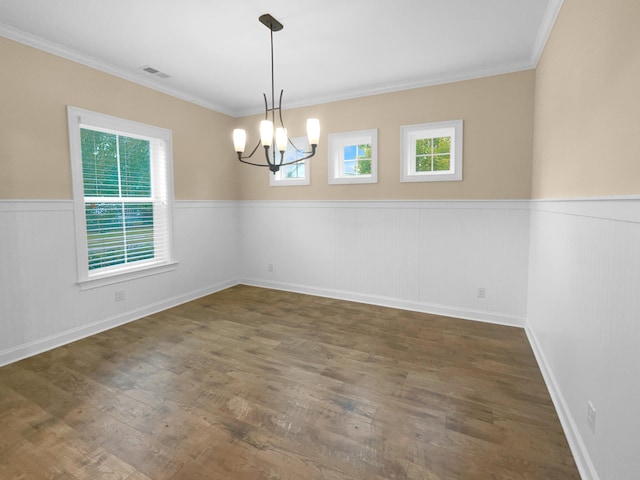 spare room with ornamental molding, dark hardwood / wood-style flooring, and a notable chandelier