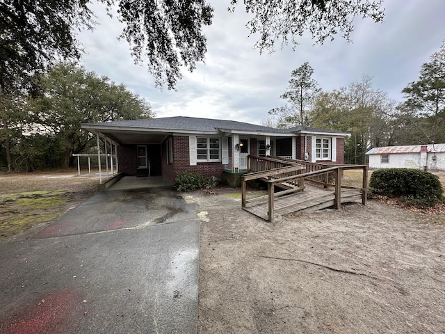 view of front facade with a carport