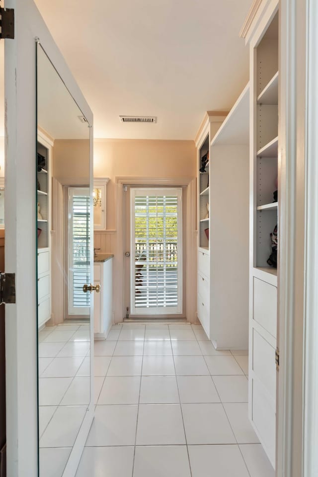 entryway with visible vents and light tile patterned floors