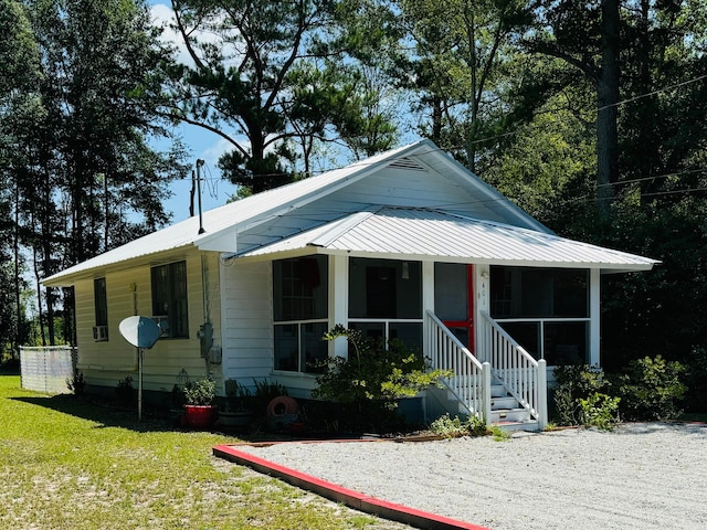 bungalow-style house featuring a front yard