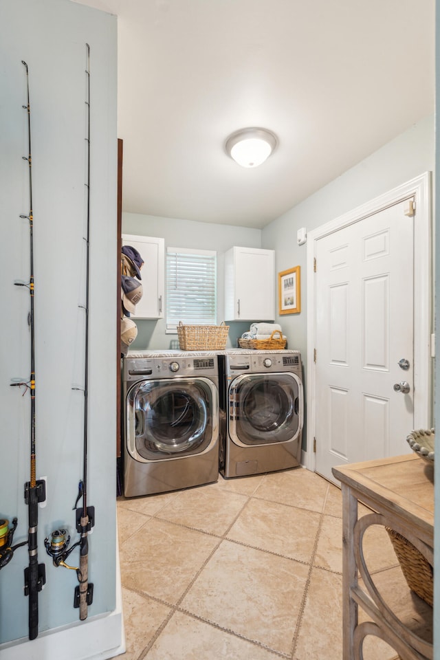 laundry room featuring light tile patterned floors, independent washer and dryer, and cabinets