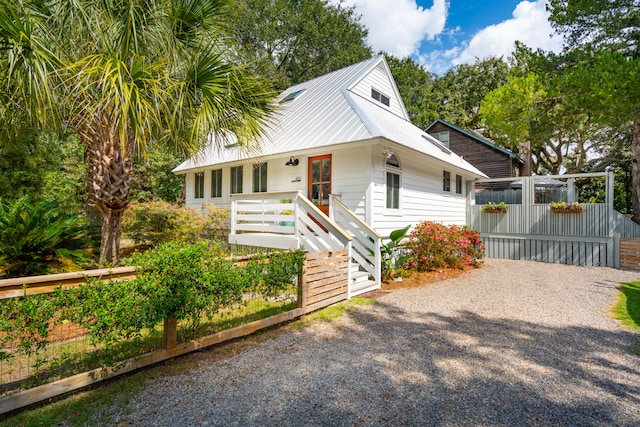 view of front of property