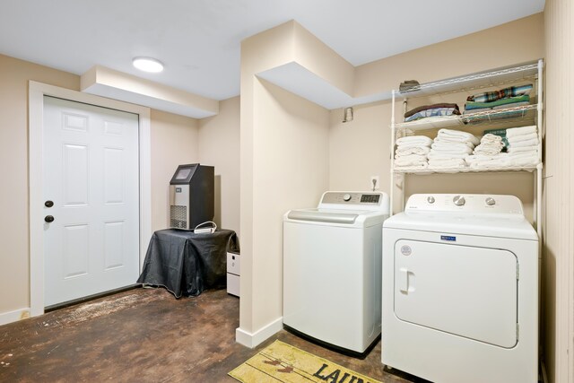 109 Beacon Ave, Moncks Corner, SC 29461 - laundry room with washer and clothes dryer and baseboards
