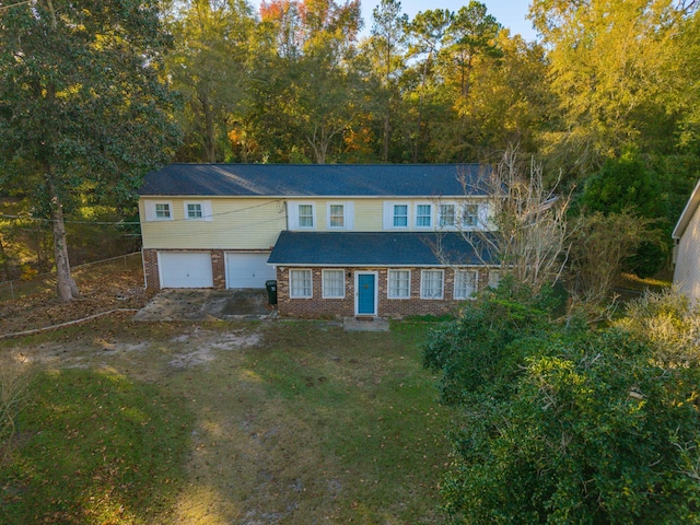 view of front of house featuring a garage and a front yard