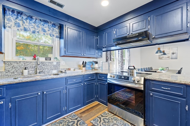 kitchen featuring dark hardwood / wood-style flooring, tasteful backsplash, sink, blue cabinetry, and stainless steel range with electric cooktop