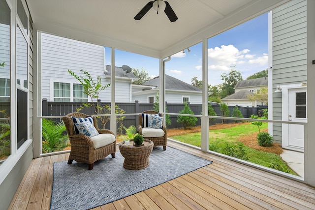 sunroom with ceiling fan