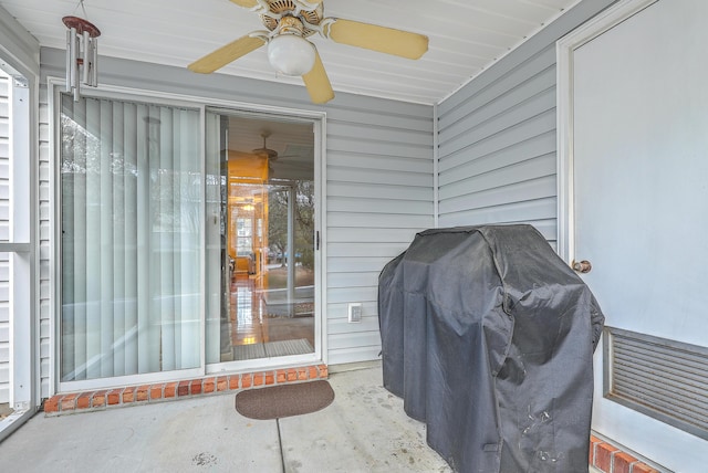 sunroom / solarium featuring ceiling fan