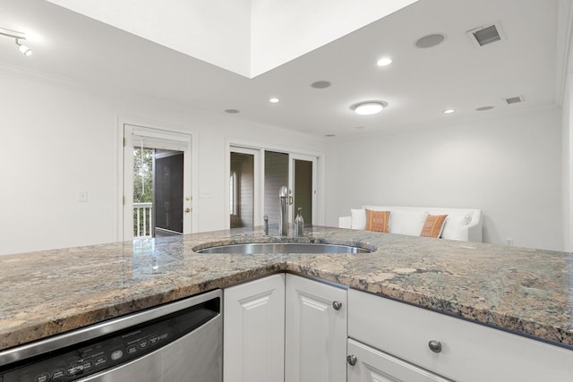 kitchen featuring a sink, ornamental molding, stainless steel appliances, white cabinetry, and under cabinet range hood