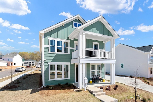 view of front of property featuring a balcony and covered porch