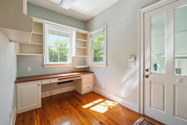 707 Royall Ave, Mount Pleasant, SC 29464 - unfurnished office with built in study area, plenty of natural light, baseboards, and hardwood / wood-style flooring