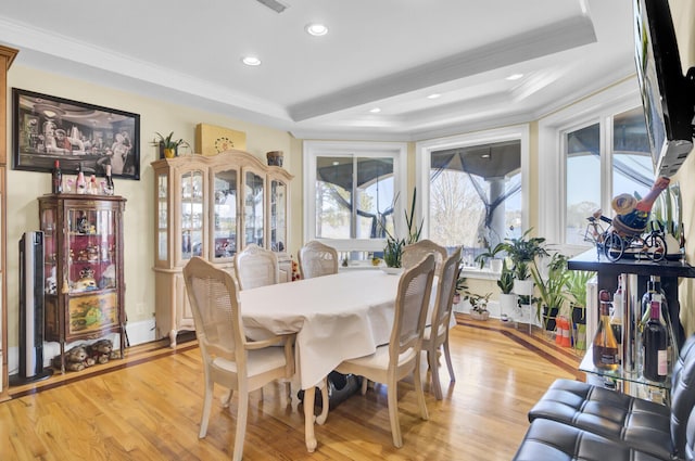 dining area featuring visible vents, recessed lighting, crown molding, light wood finished floors, and a raised ceiling