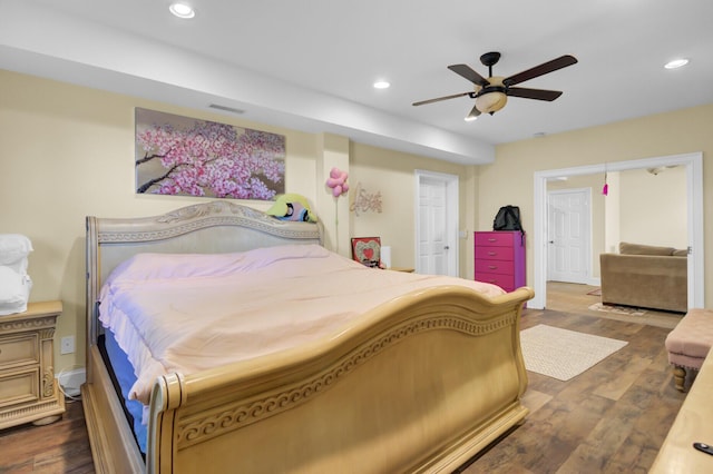 bedroom with dark wood finished floors, recessed lighting, visible vents, and ceiling fan