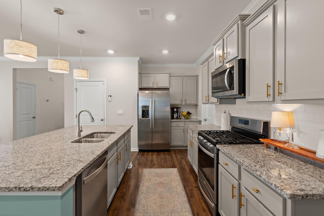 kitchen featuring a sink, gray cabinetry, dark wood-type flooring, decorative backsplash, and stainless steel appliances