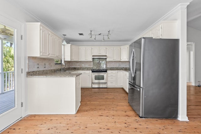 633 Stono Edge Dr, Charleston, SC 29412 - kitchen featuring appliances with stainless steel finishes, light wood finished floors, decorative backsplash, and light stone counters
