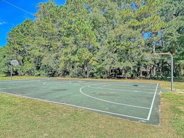 543 Castle Hall Rd, Mount Pleasant, SC 29464 - view of sport court featuring a lawn and community basketball court