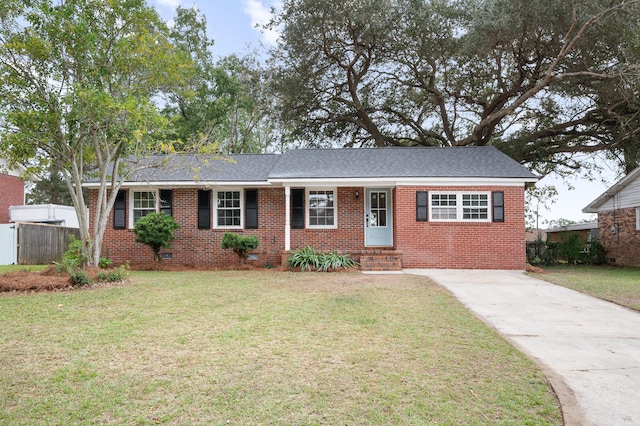 single story home with a front yard