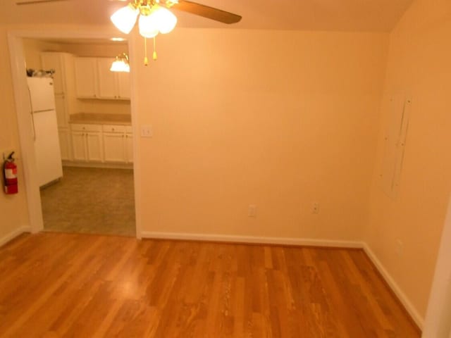 unfurnished room with wood-type flooring and ceiling fan