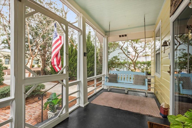 sunroom / solarium featuring visible vents