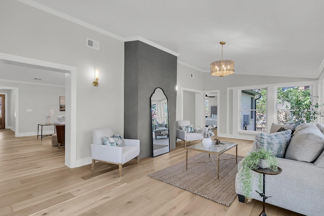 living area featuring visible vents, light wood-style flooring, crown molding, baseboards, and a chandelier