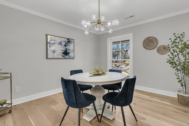 dining area featuring visible vents, light wood-style floors, baseboards, and ornamental molding