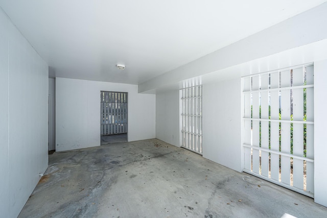 spare room featuring concrete floors