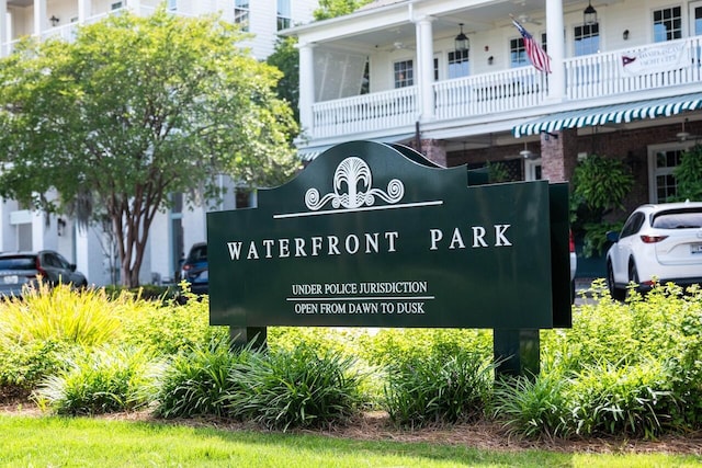view of community / neighborhood sign