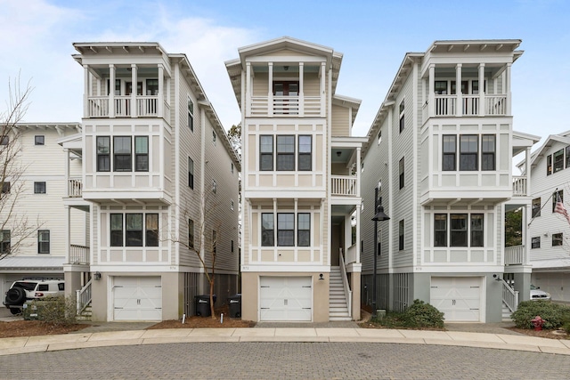 view of front facade with a garage