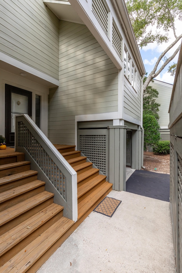 entrance to property featuring a patio area