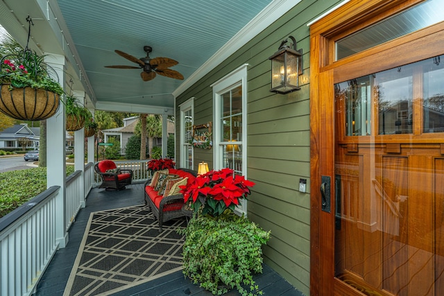 sunroom with ceiling fan