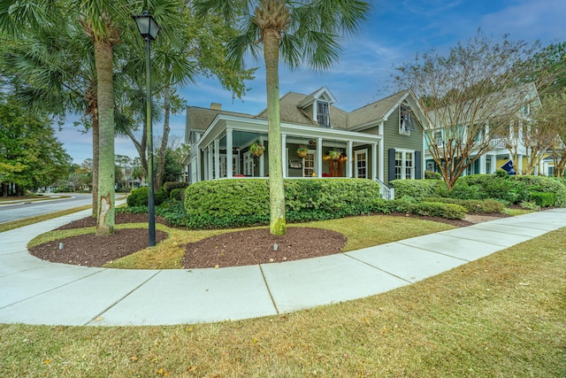 view of front facade featuring a front yard