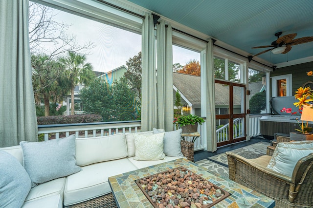 sunroom with ceiling fan