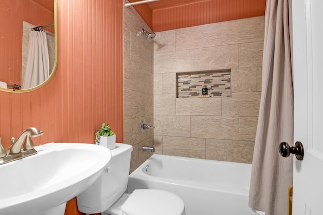 1159 Camden St, North Charleston, SC 29405 - full bathroom with a sink, toilet, and shower / tub combo