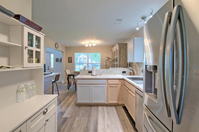 2538 Wayne Scott Ct, Charleston, SC 29414 - kitchen featuring stainless steel appliances, a peninsula, light countertops, and light wood-style flooring