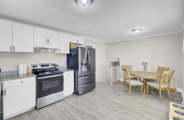 3428 Plaza Ln, North Charleston, SC 29420 - kitchen featuring stainless steel appliances, under cabinet range hood, light wood finished floors, white cabinets, and crown molding