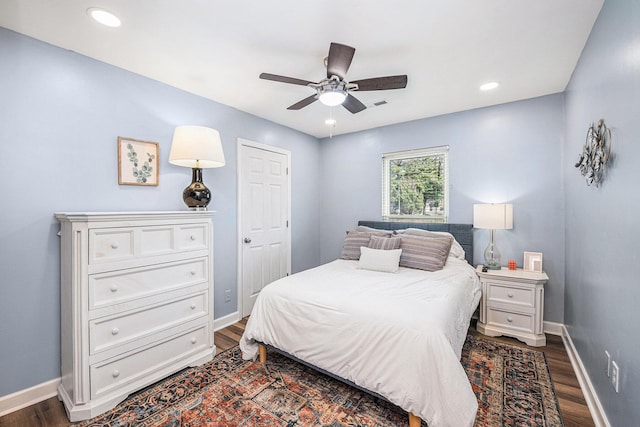 bedroom featuring dark wood-style floors, baseboards, recessed lighting, and a ceiling fan